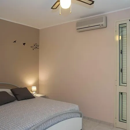 With One Bedroom In Torre Dell'orso, With Furnished Balcony Apartment