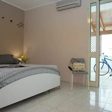 With One Bedroom In Torre Dell'orso, With Furnished Balcony Apartment Melendugno